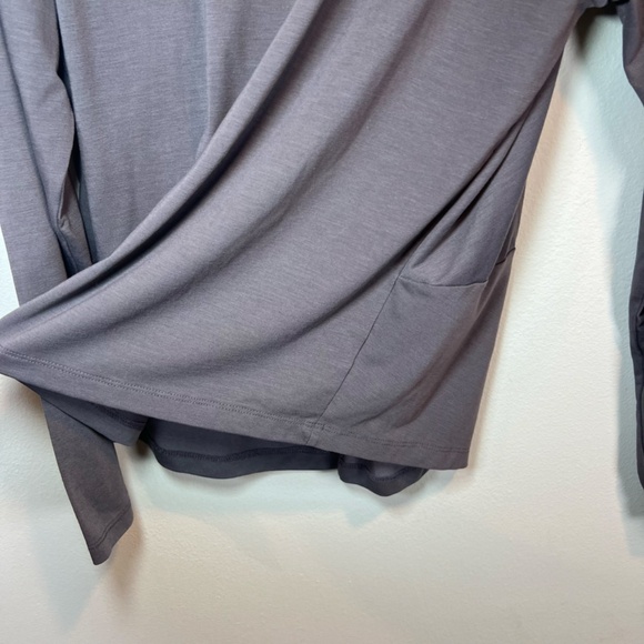 Athleta Women's Essence Twist Back Long Sleeve Shirt Top Gray Athletic Sz Medium - Picture 6 of 11